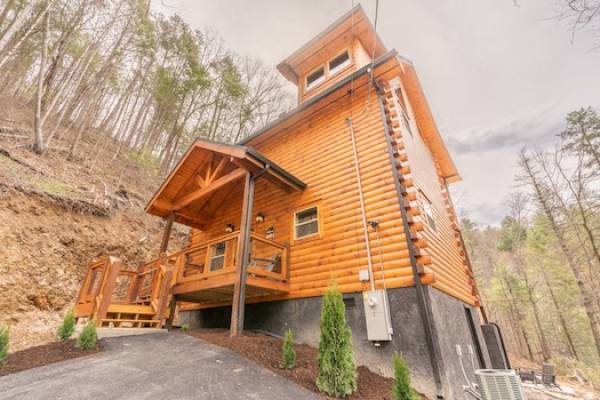 log cabin in smoky mountains